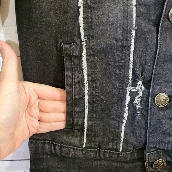 Boutique Brand Sherpa Lined Black Denim Jean Jacket Raw Frayed Hem Size XS/Small - Picture 4 of 11